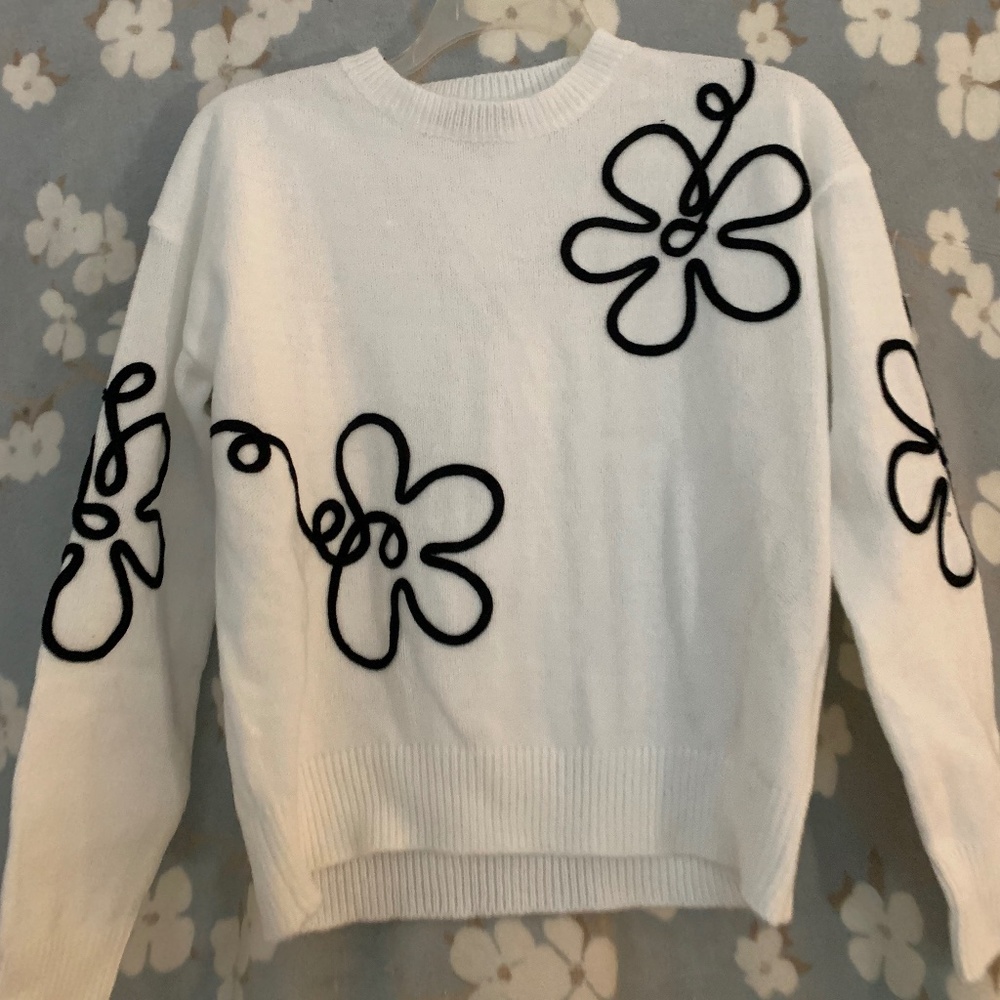 New floral print white sweater